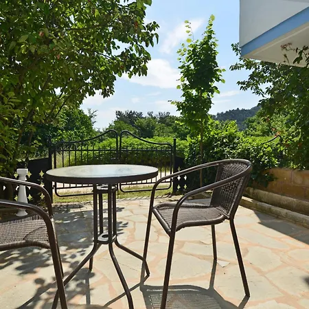 Iris Maisonettes And Apartment