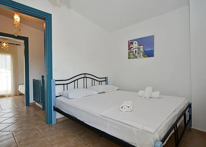 Iris Maisonettes And Apartment *