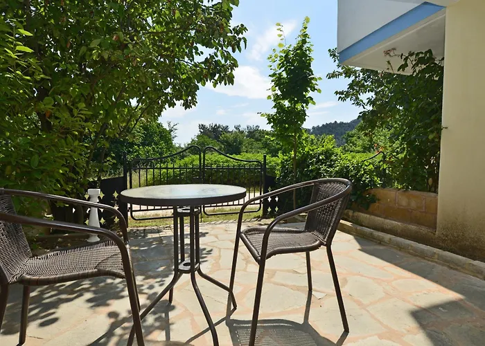 Iris Maisonettes And Apartment