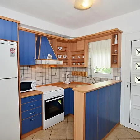 Апартаменты Iris Maisonettes And