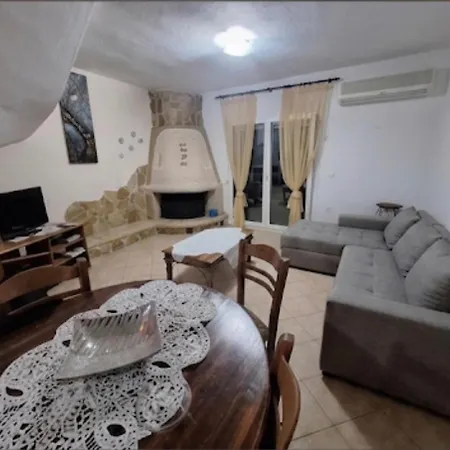 Iris Maisonettes And דירה סקאלה פוטאמיאס